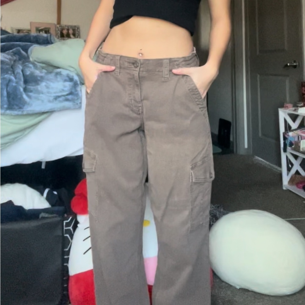 American Eagle Cargo Pants - Picture 2 of 14